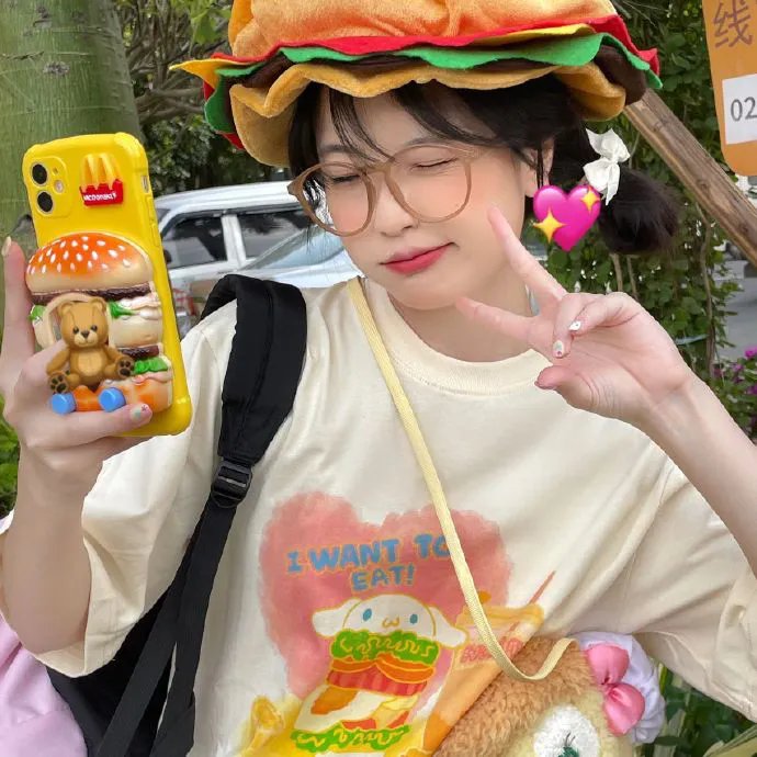 顽皮豹在树林里